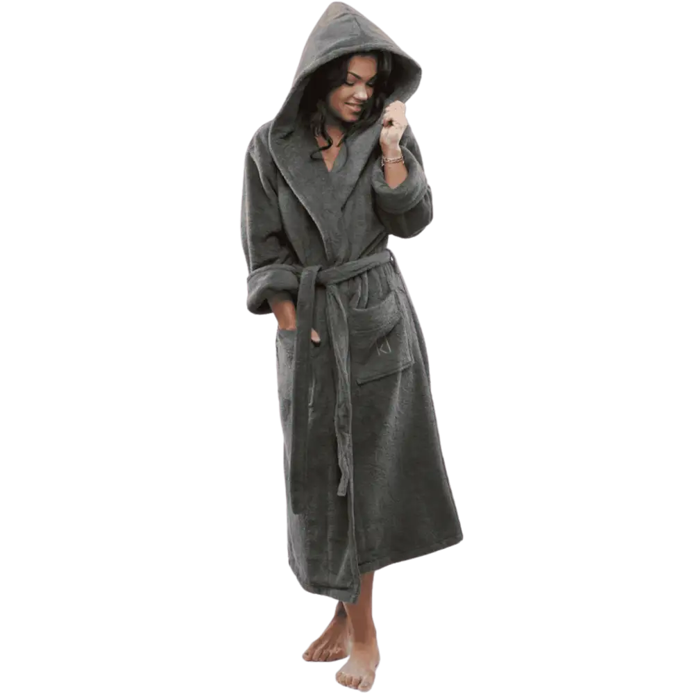 Nainen yllään tummanharmaa Kosta Linnewäfveri froteekylpytakki – mukava liikelahja