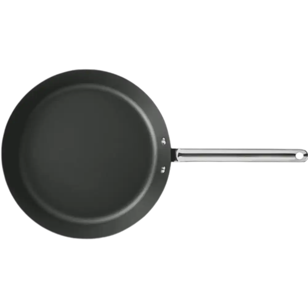 Scanpan Black Iron hiiliteräspannun pinta, joka kehittää luonnollisen patinan