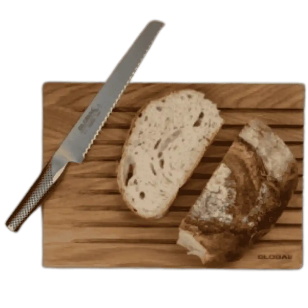 Leivän leikkaaminen Global-leipäveitsellä Global tammileikkuulaudalla (35cm)