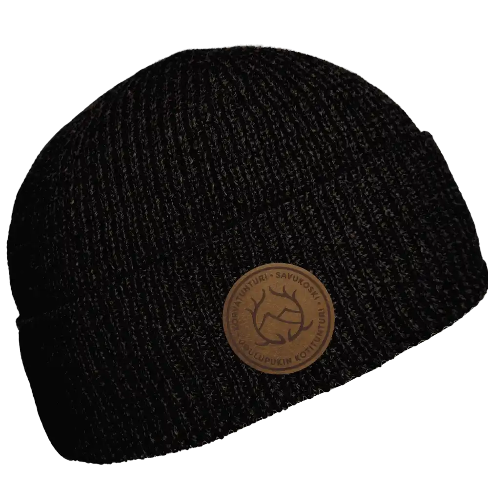 Kuru 100% Merinovillapipo omalla logolla - Musta lasermerkillä nahkaan toteutettu oma logo.