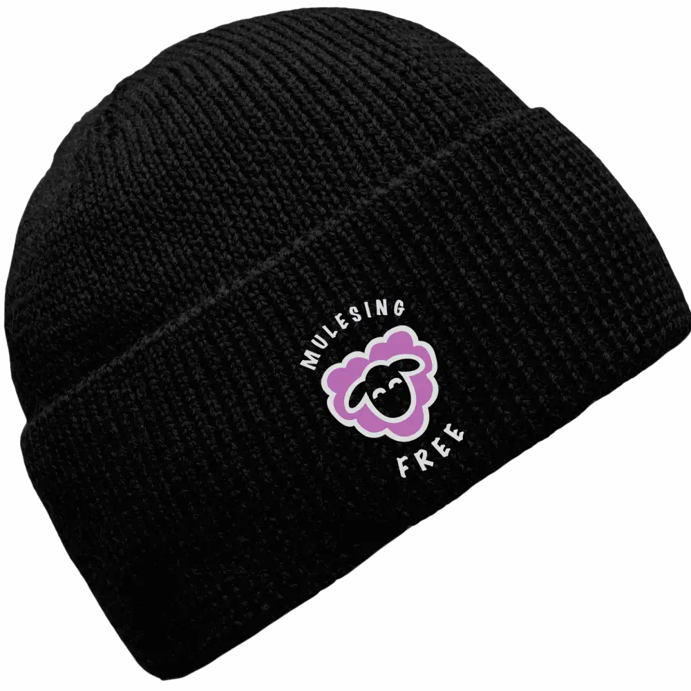 Saana 100% Merinovillapipo omalla logolla - Musta oma logo toteutettu brodeerauksella.