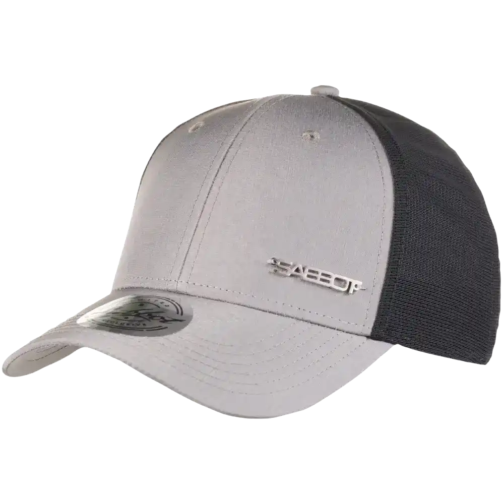 Metallilogo malli lippis omalla logolla. Kuvassa Fitmesh lippis ZigiZagin valikoimasta.