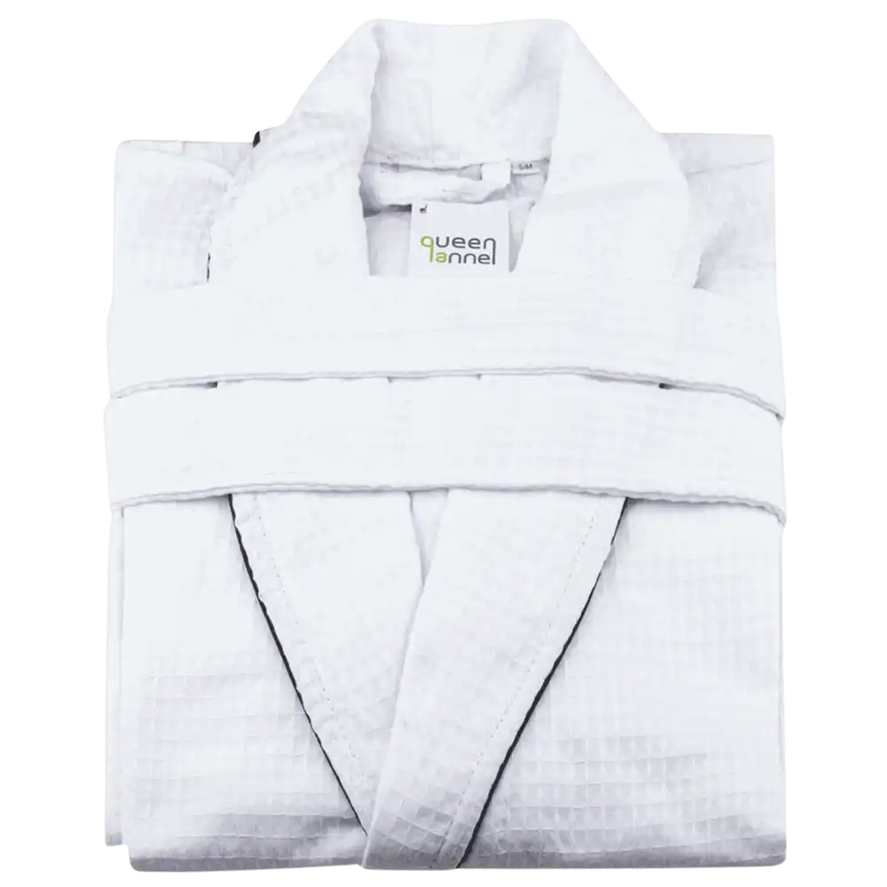 Kauniisti viikattu valkoinen Queen Anne -kylpytakki – valmis lahjaksi annettavaksi