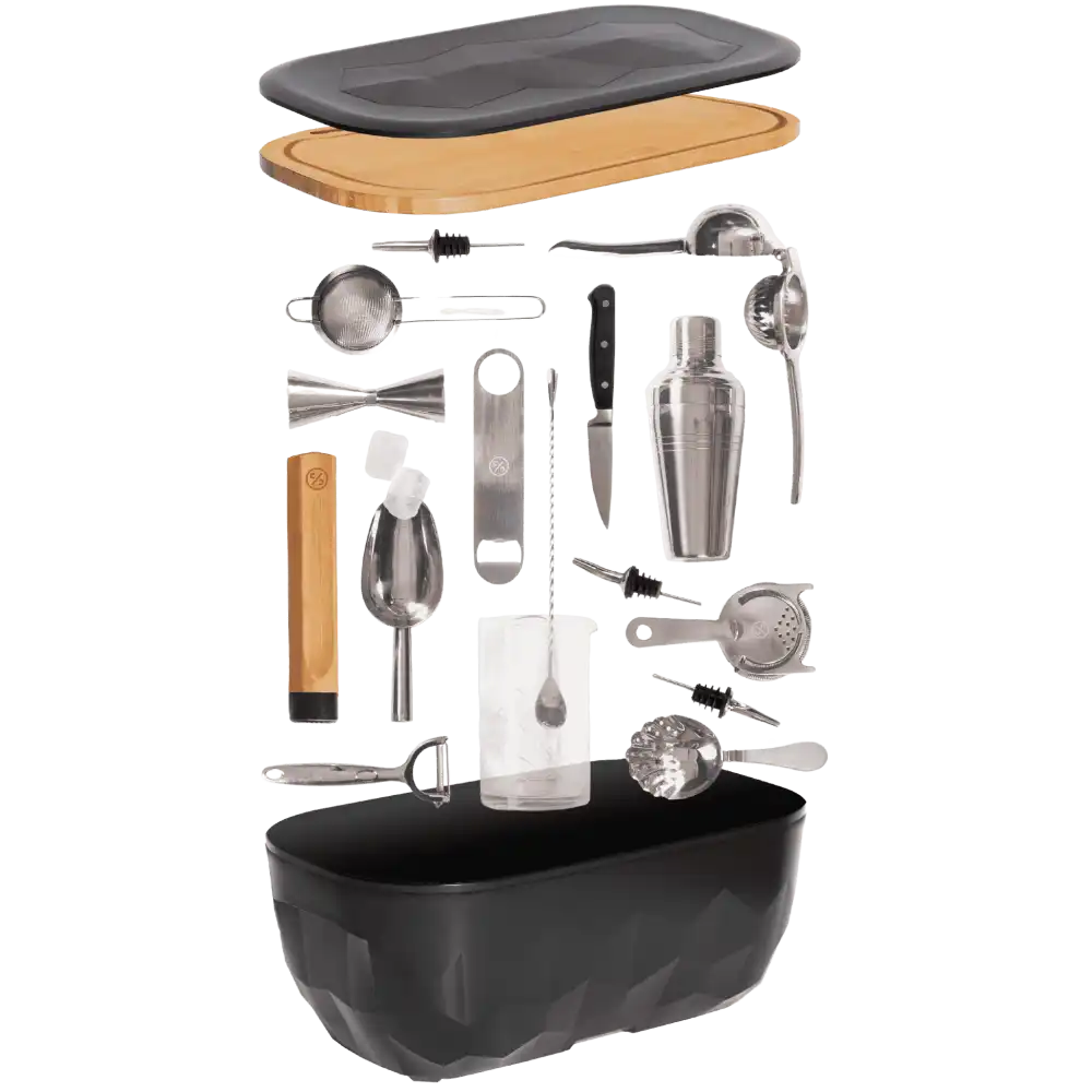 Avattu Cocktail Club -setti, jossa kaikki 17 baarityövälinettä näkyvissä jääastiassa