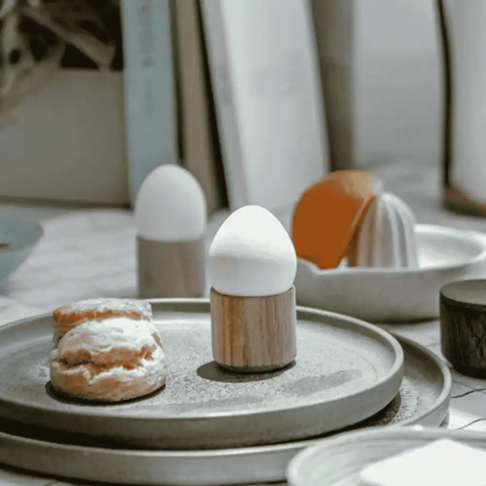 Ekta Living Egg Me munakupit käytössä aamiaispöydässä – kaunis arjen design-lahja