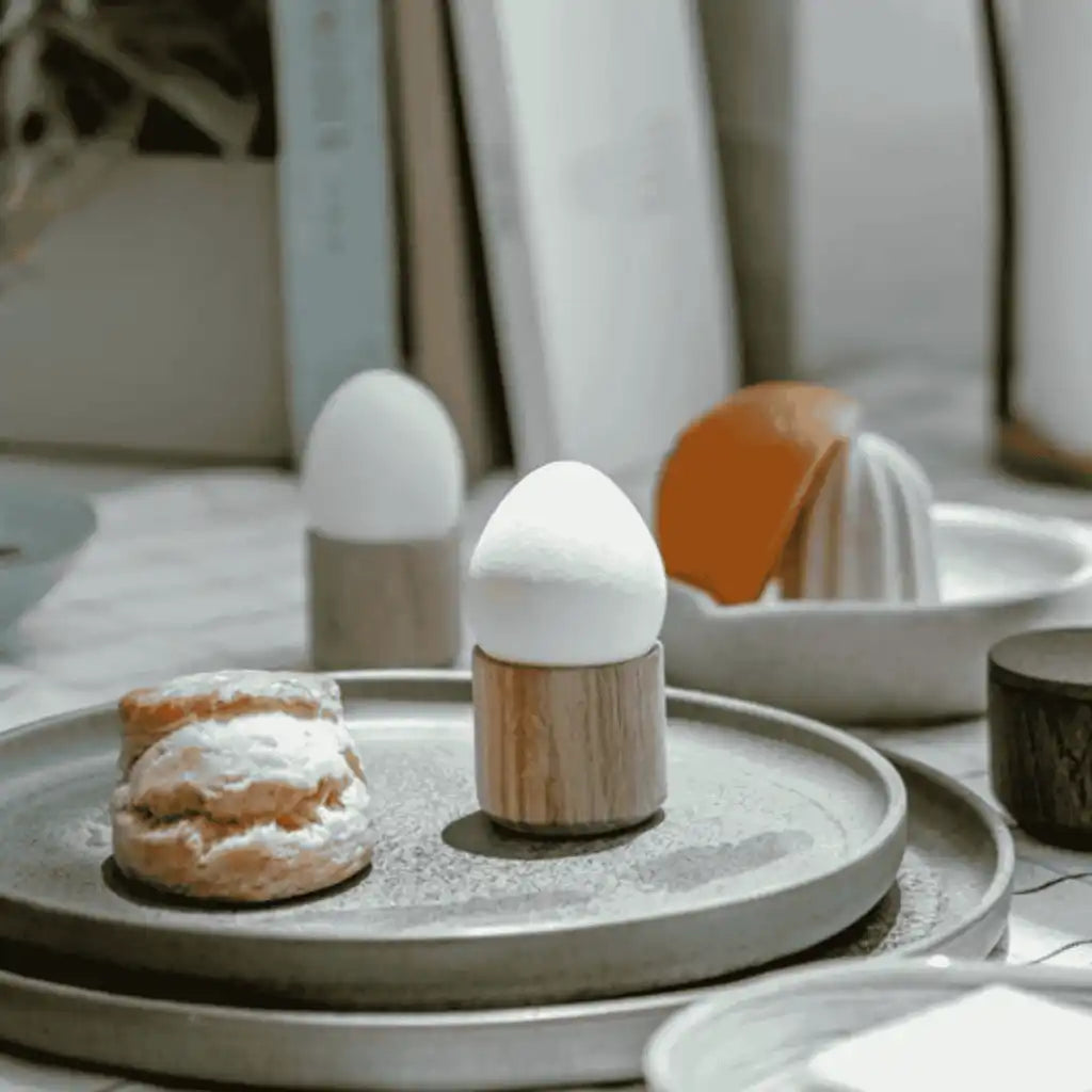 Ekta Living Egg Me munakupit käytössä aamiaispöydässä – kaunis arjen design-lahja