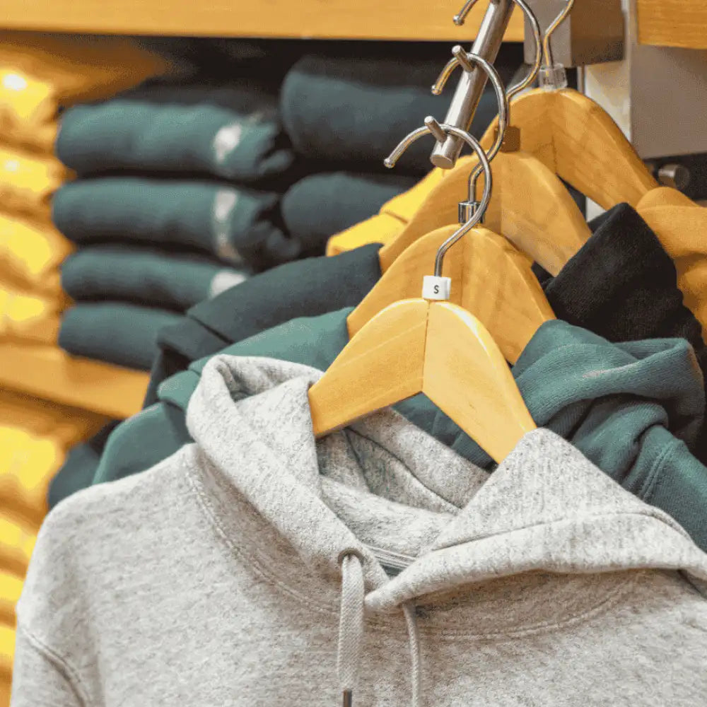 Hupparit ja colleget työkäyttöön omalla logolla.