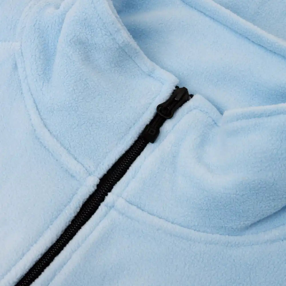 D® Cardigan 0803 vaaleansininen lähikuva vetoketjusta ja kauluksesta – YKK-vetimet ja viimeistely näkyvissä