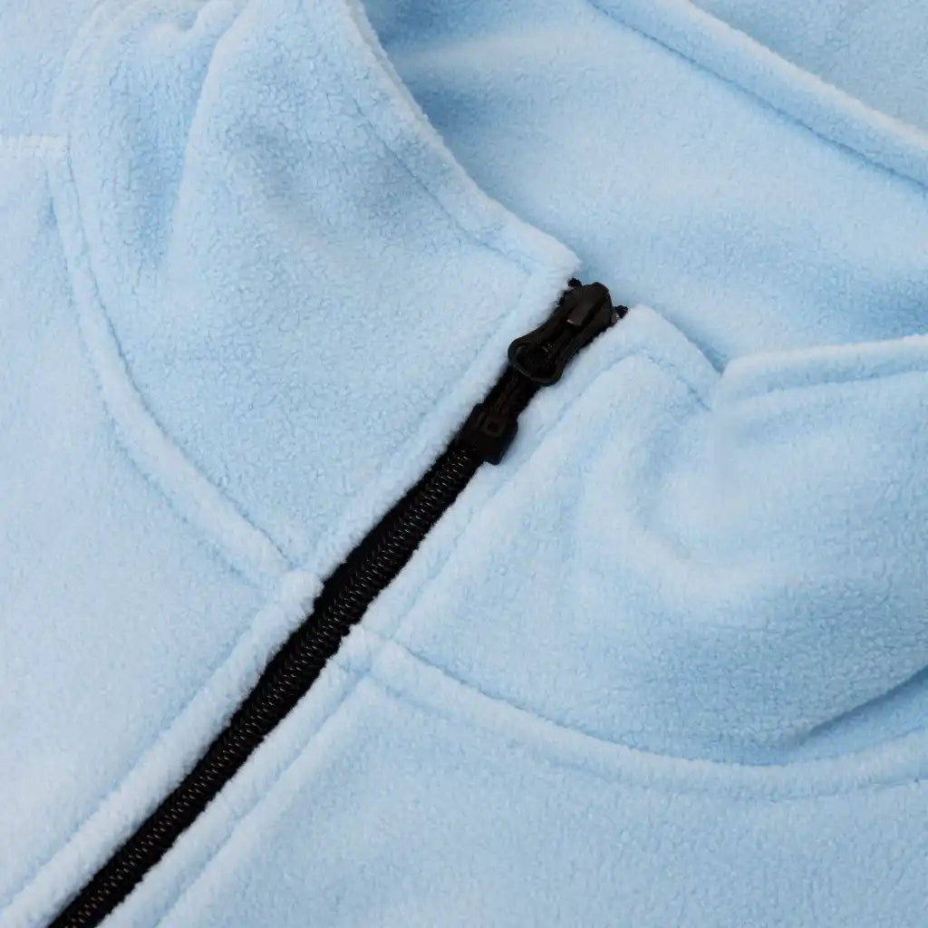 D® Cardigan 0803 vaaleansininen lähikuva vetoketjusta ja kauluksesta – YKK-vetimet ja viimeistely näkyvissä