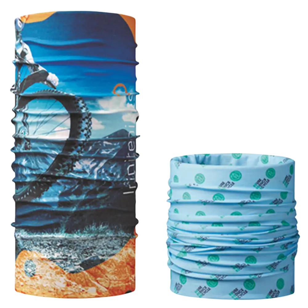 ZigiZagin kierrätetyt RPET-tuubihuivit omalla designilla esiteltynä putkena ja kaulassa.