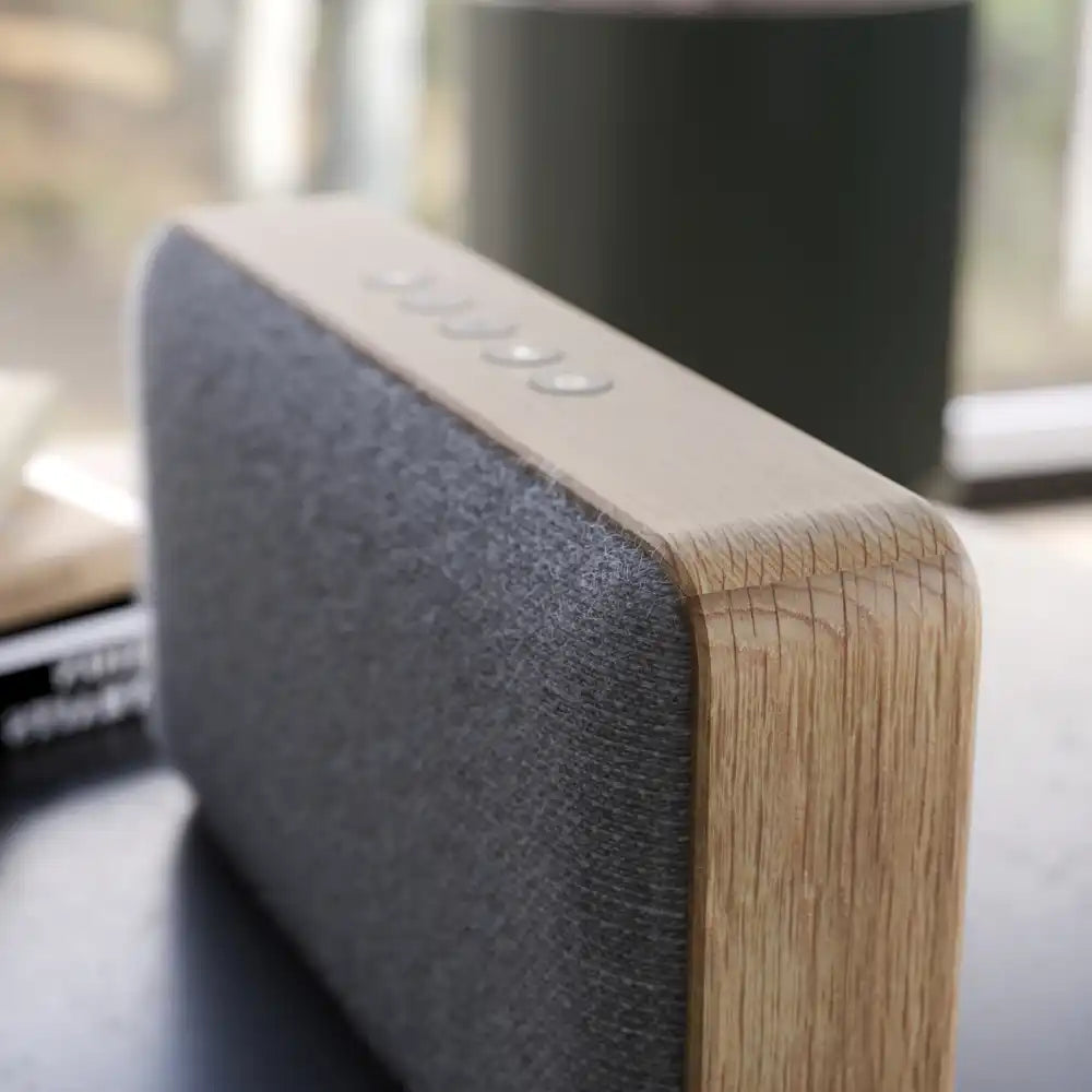 Bluetooth kaiutin Move Wood Oak 30w pöydällä