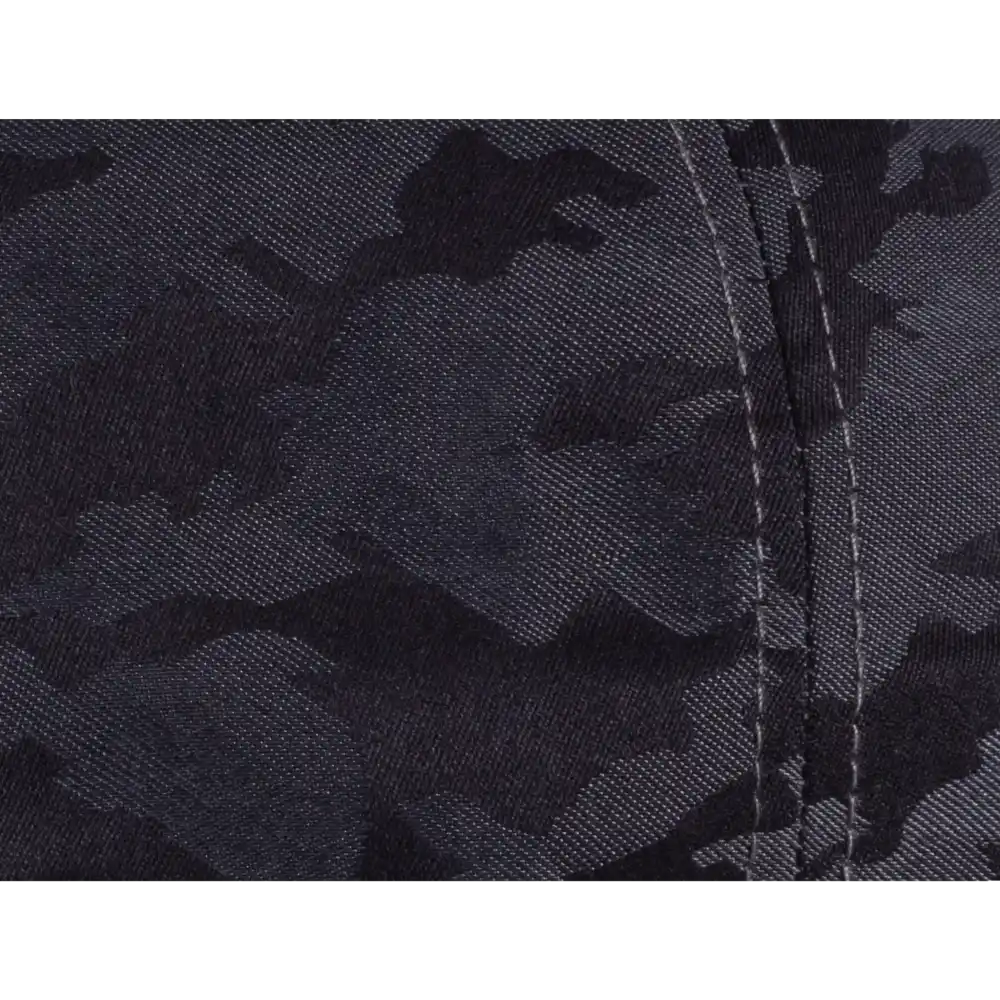 ORLANDO CAMO MUSTA, lähikuva camo kuviosta.