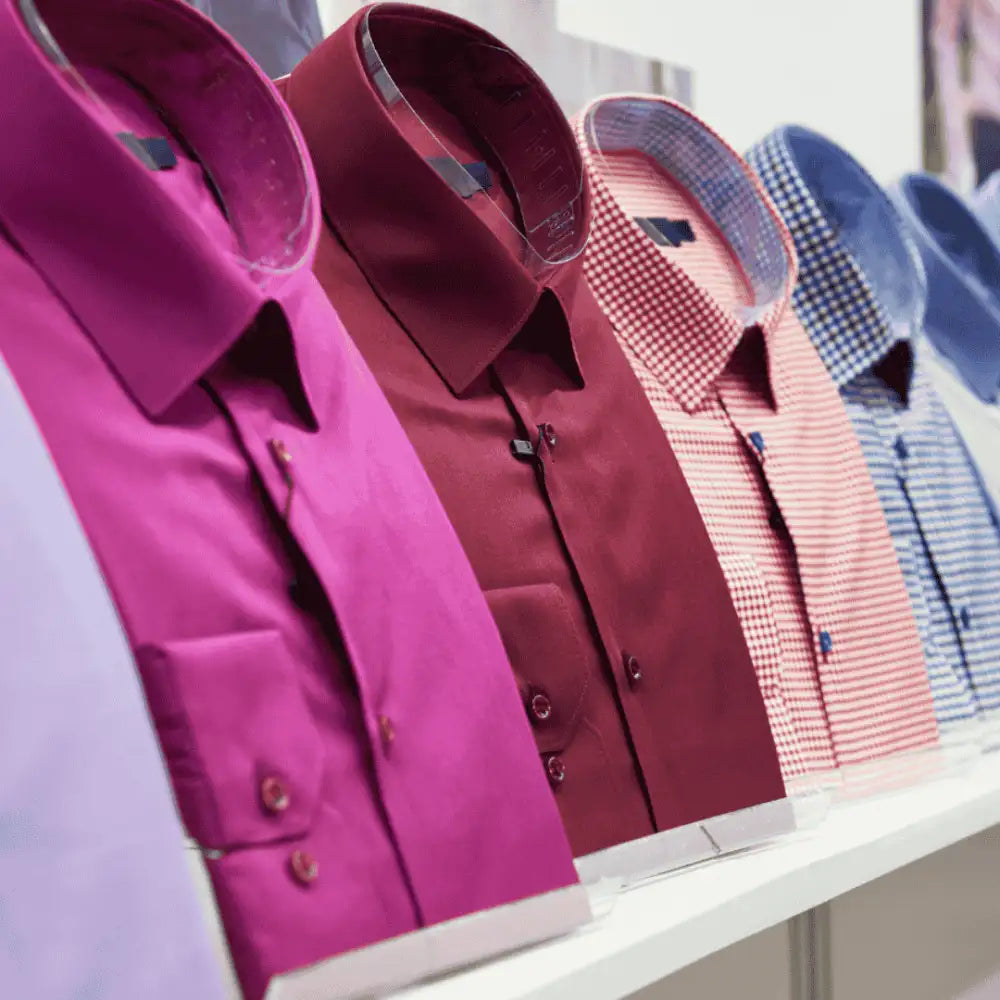 Pikeet ja kauluspaidat omalla logolla. Brodeerattuna tai painettuna.