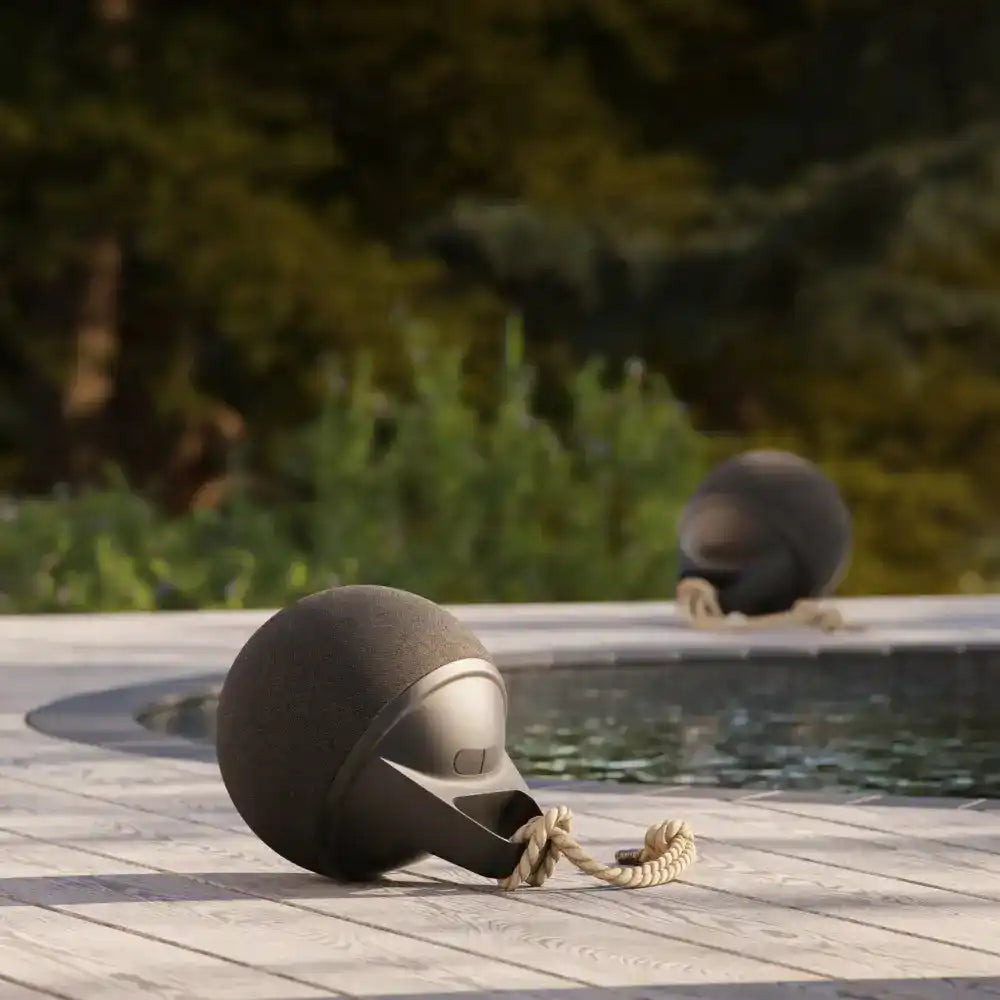 SACKit Play IPX7-kaiutin patiolla – säänkestävä äänentoisto ulkotiloihin