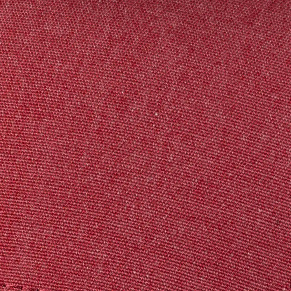 Burgundy Recycled Canvas lippis. Lähikuva kangas materiaalista.