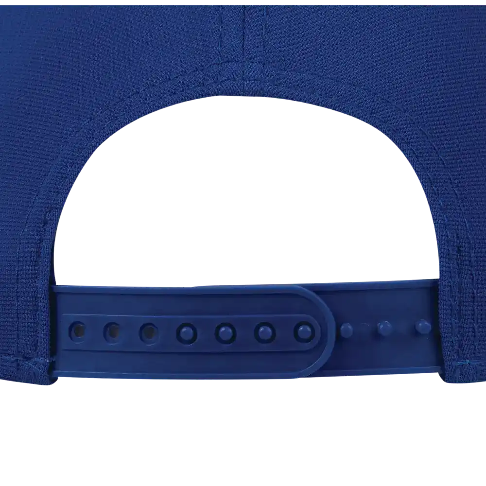 Relax lippis Navy kuva takaa vaihdettavasta takakiinnikkeestÀ.