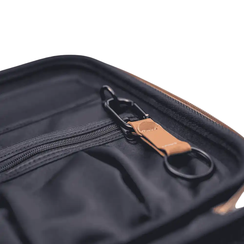 SACKit CARRYit kotelon sisäpuolen yksityiskohta: RFID-suojaus ja avaimenperä