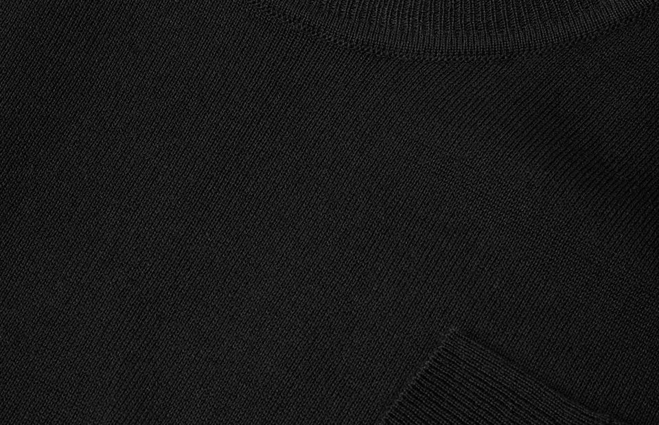 SEVEN SEAS The Knit S650 miesten pyöreäpääntieinen merinovillasekoiteneule, musta, pääntien ja neuloksen yksityiskohta