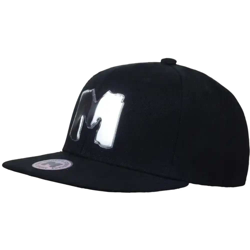 Suunnittele oma snapback: esimerkki lippis metalli logolla.