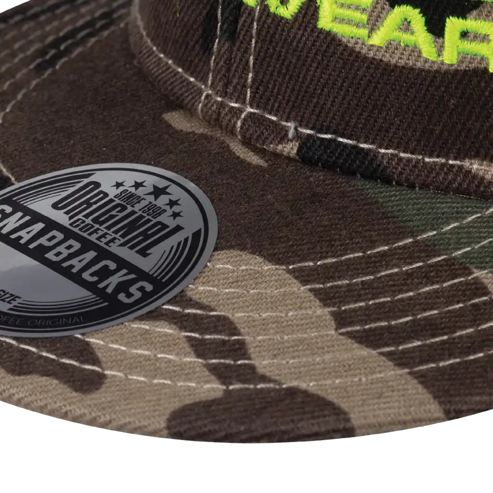 Lähikuva lipasta SNAP SOLID snapback väri Bottle camo.