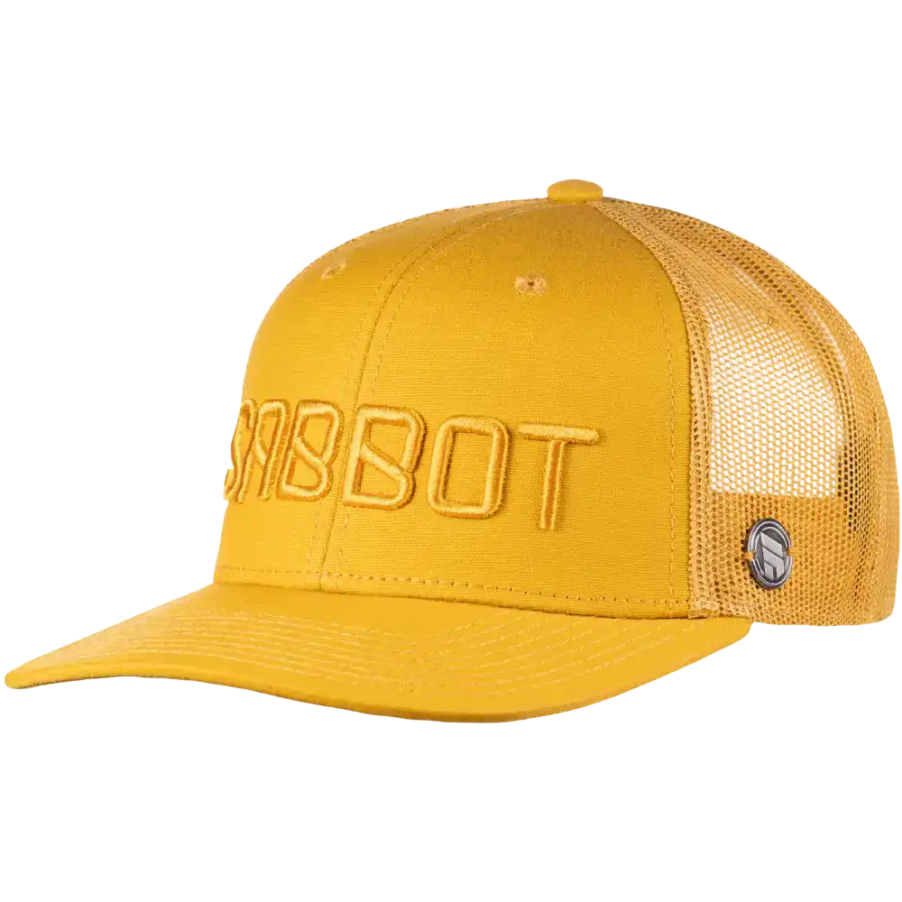 Esimerkki 3D-kohobrodeerauksesta logolle lippalakissa. Kuvassa ei ole Trucker lippis.