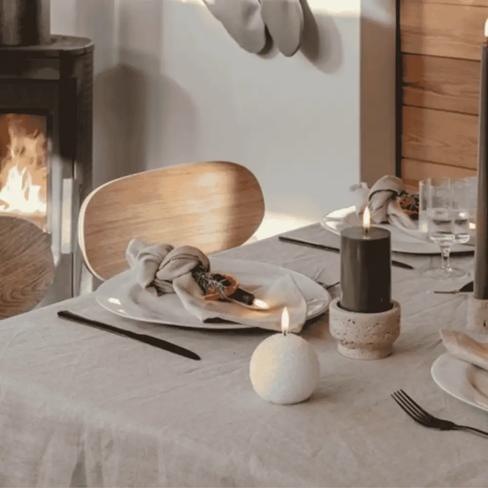 Juhlava Uyuni Snowball LED-kynttilĂ€ ruokapöydĂ€n kattauksessa â tyylikĂ€s henkilöstön joululahja