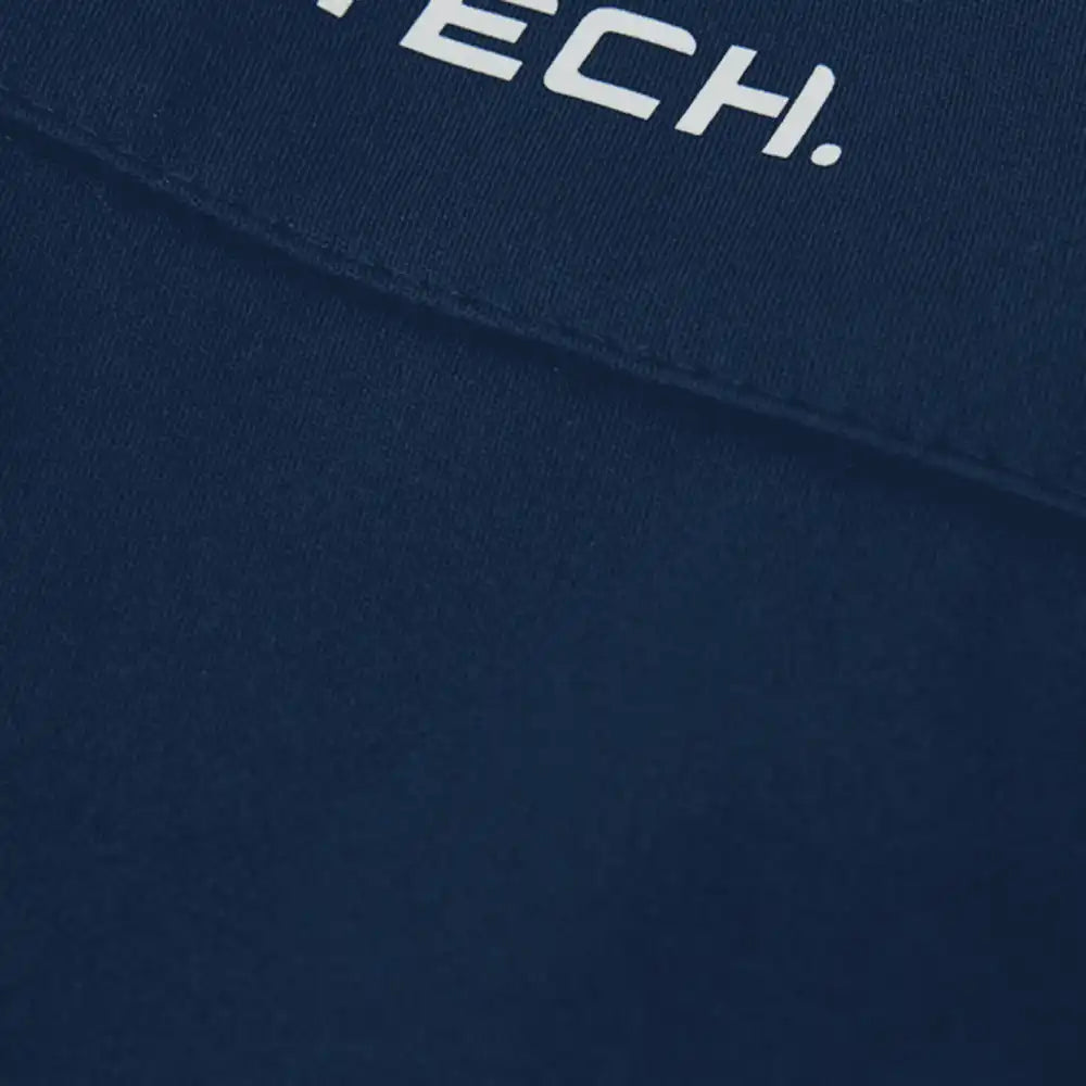 Softshell takki omalla logolla – lähikuva kankaasta ja laadukkaasta ompelusta (0836)