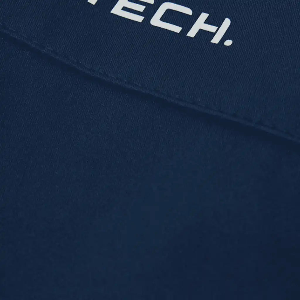 Softshell takki omalla logolla – lähikuva kankaasta ja laadukkaasta ompelusta (0836)