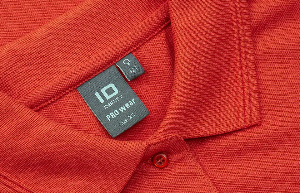 ID PRO Wear 0321 naisten pikeepaita, koralli, kauluksen ja nappilistan yksityiskohta