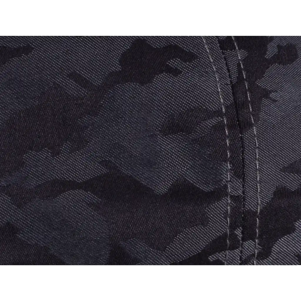 ORLANDO CAMO MUSTA, lähikuva camo kuviosta.