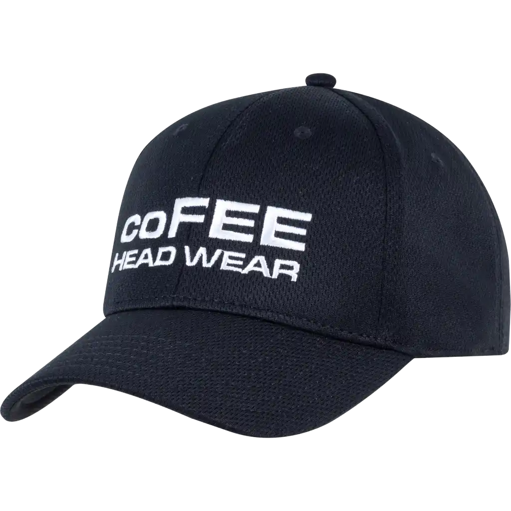 Lähikuva brodeeratusta logosta Recycled cool comford lippiksessä. 