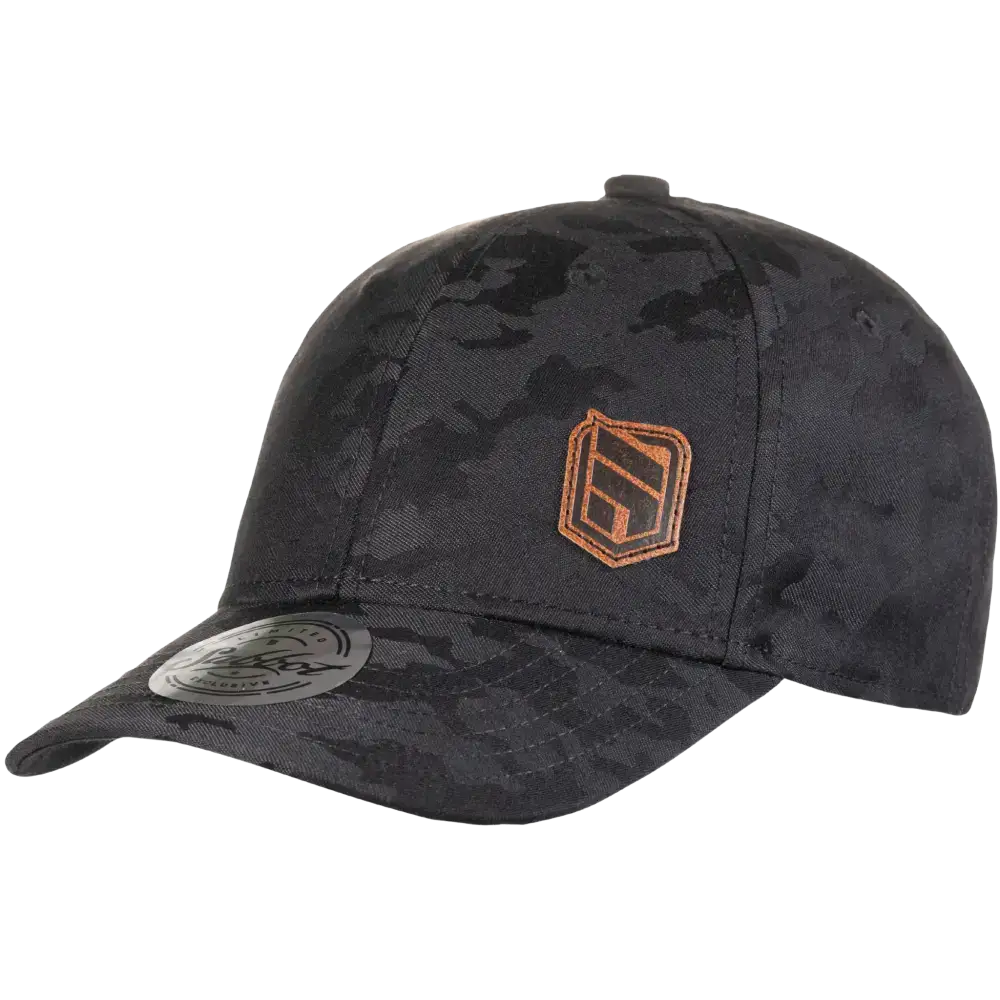 Lippis omalla logolla. Logo tehty nahkamerkillä. Kuvassa Orlando camo lippis.