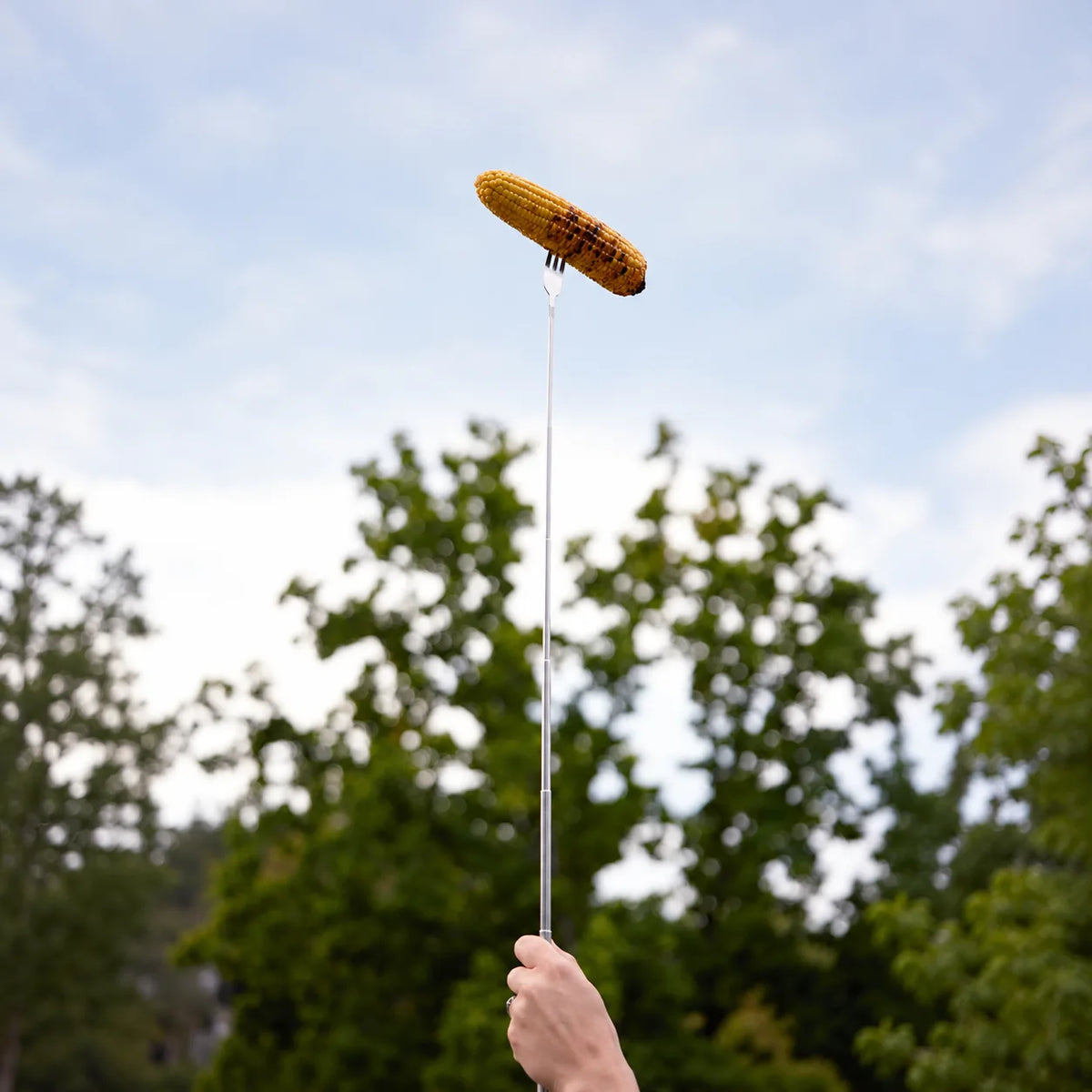 Sagaform Fredde -makkaratikun valmistajan käyttökuva