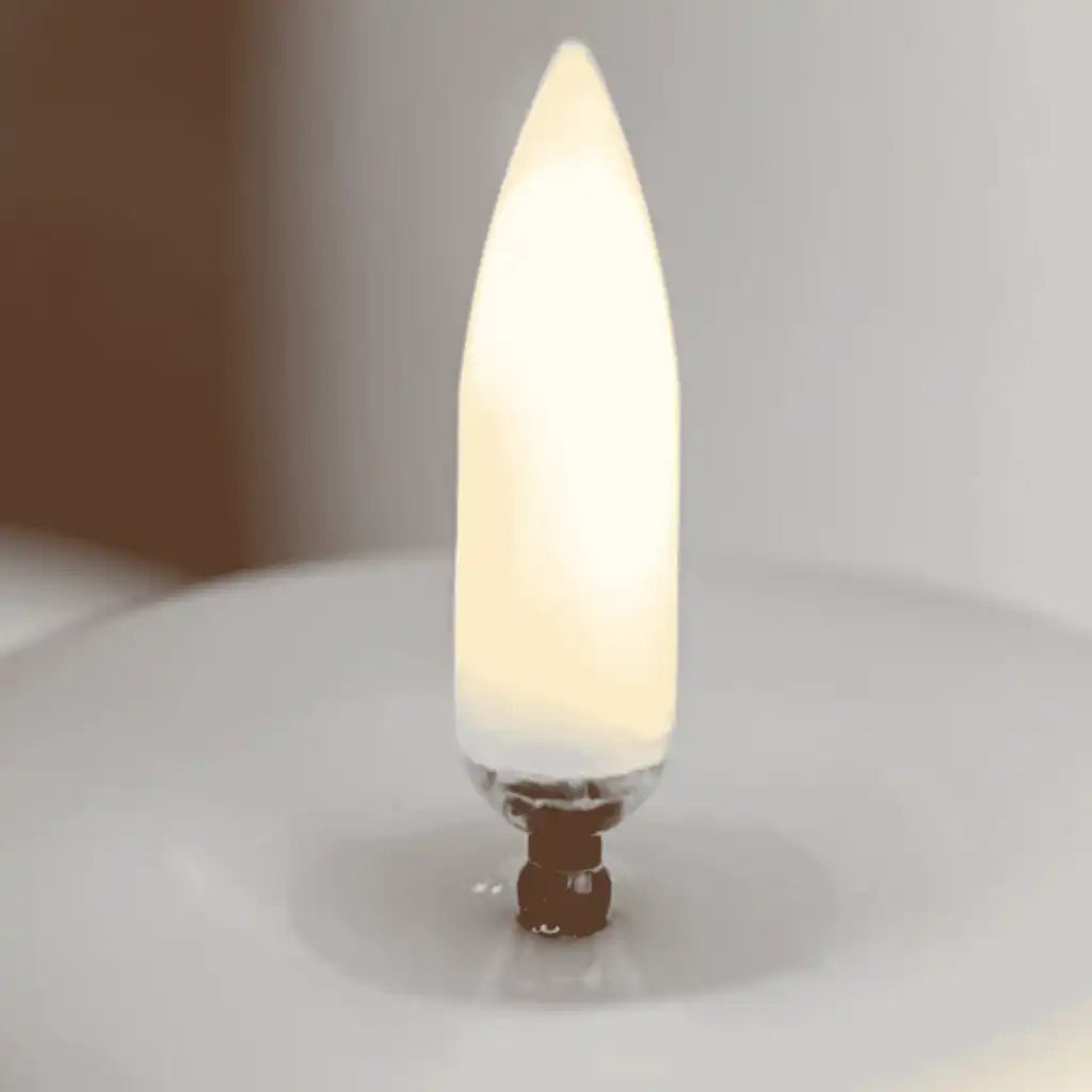 Lähikuva Uyuni LED-kynttilän realistisesta 3D Signature Flicker™ -liekistä